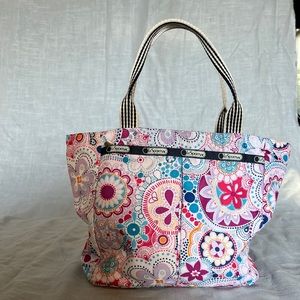 Le SportSac bucket bag